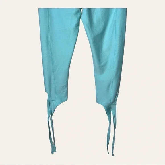 0362.‎ SCORPIO SOL AQUA ATHLETIC CAPRIS WITH WRAP AROUND LEGS SIZE XSMALL - Picture 6 of 7